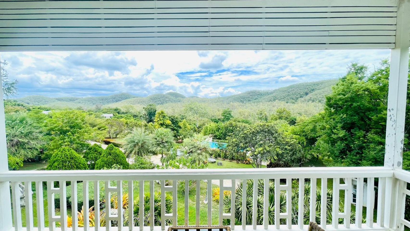 Baan Ing Khao Hotel Pakchong Exterior photo